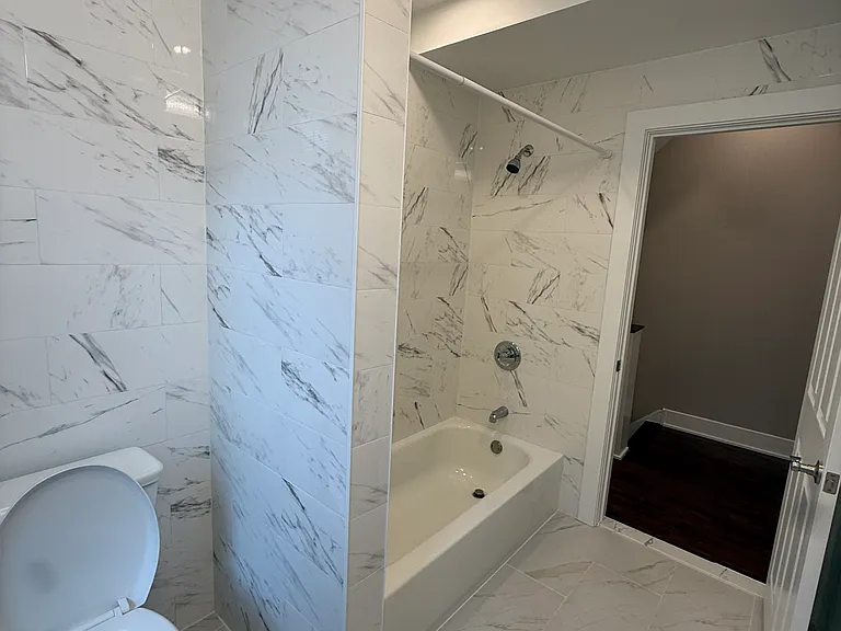 507 E Washington Ln — Photo 22