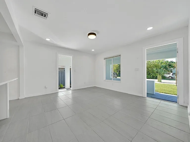 1108 NE 16th St #1106 — Photo 32