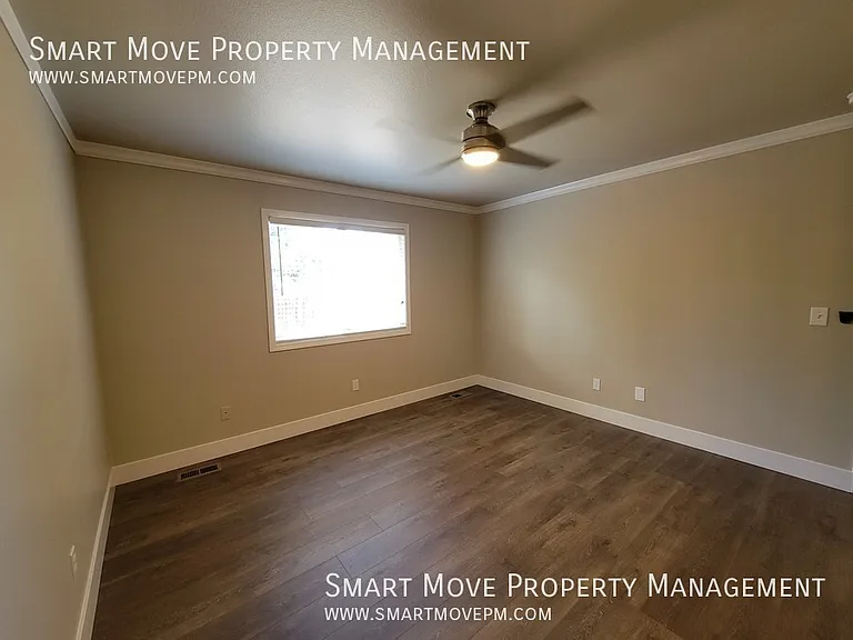 1067 N Crestley Ave — Photo 14