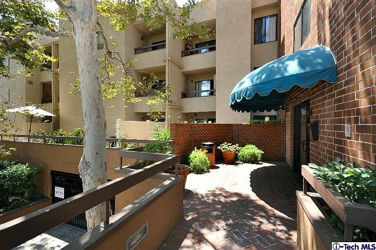 1st image of 460 Oak St APT 218