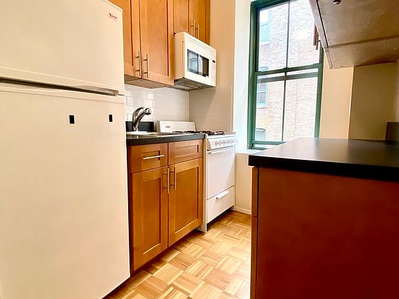 5th image of 520 E 79th St APT 4G