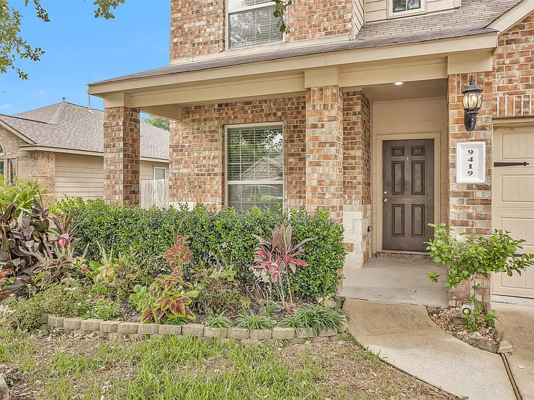 9419 Elliotts Ct — Photo 4