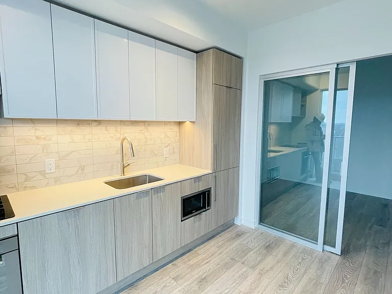 2020 Bathurst St #1809 — Photo 5