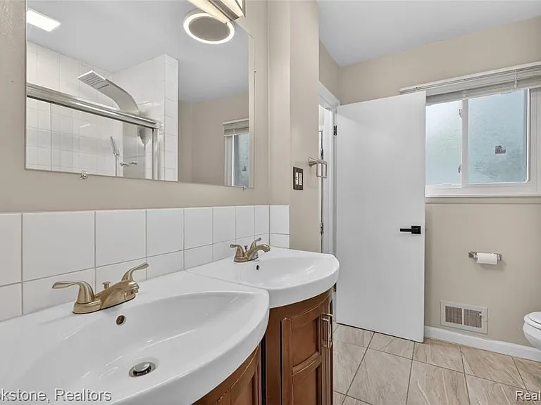 24915 Tallman Ave — Photo 7