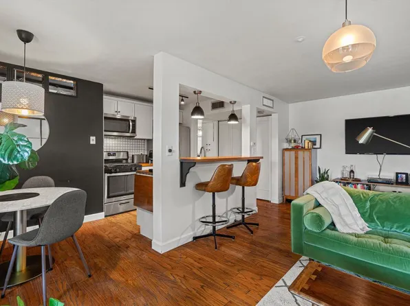 4000 West Rivers Edge CIRCLE #11, Brown Deer, WI 53209