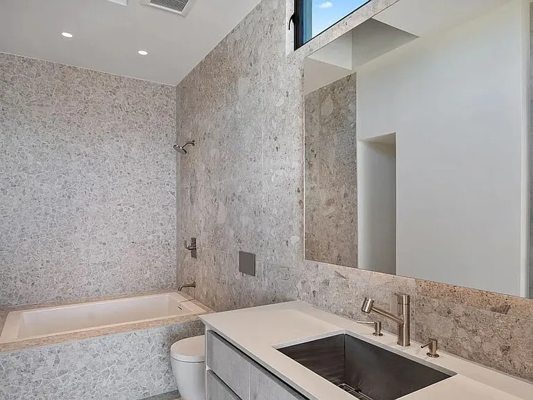 940 Palisades Beach Rd — Photo 15