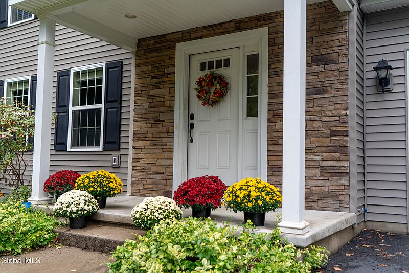 3rd image of 570 Selfridge Road