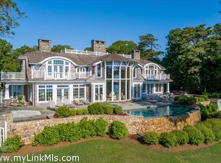 39 Farm Pond Rd, Oak Bluffs, MA 02557