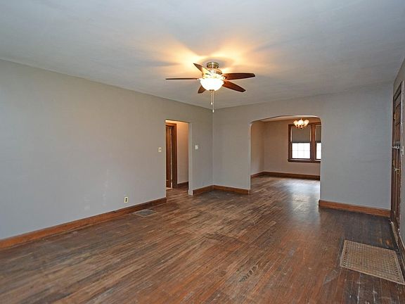 5th image of 6247 Benneville St