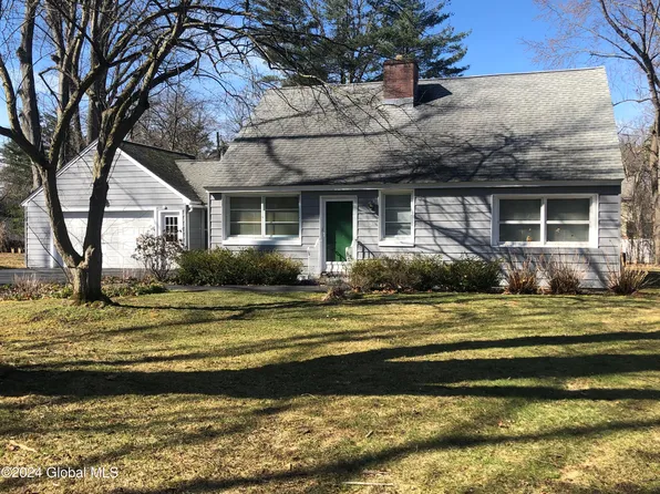 1917 Regent, Niskayuna, NY 12309