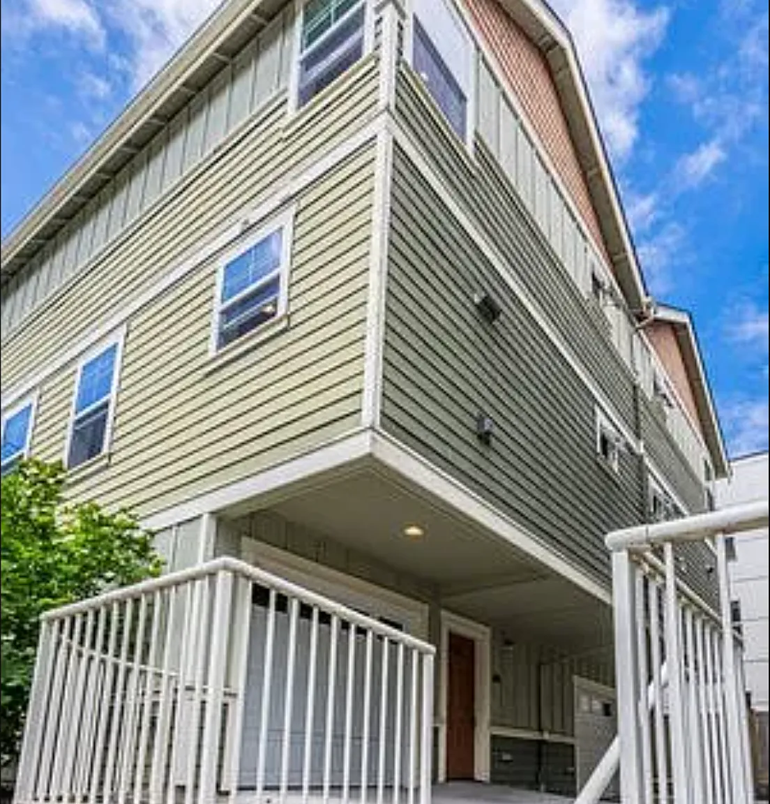 4 bed, 1600 sqft, $3,050 — Photo 1