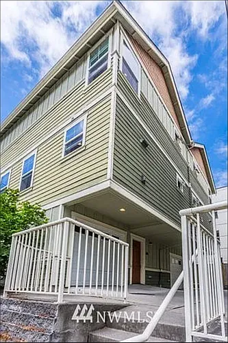 1312 N 95th St Photo 1