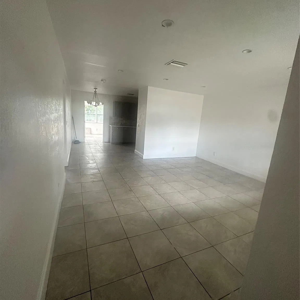 3 bed, 1.0 bath, 2265 sqft, $2,400 — Photo 3