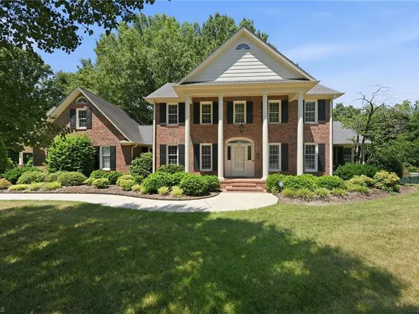 2915 Truitt Dr, Burlington, NC 27215