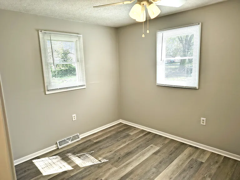 2220 Indiana Ave — Photo 11