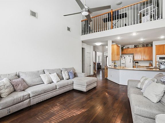 4th image of 187 Bristol Bend Cir