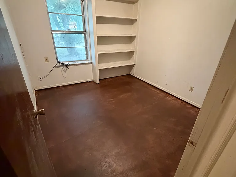1911 Redbud St — Photo 8