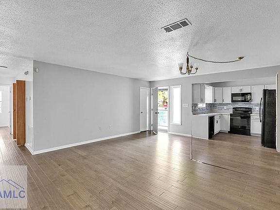 4th image of 134 Cherokee Cir
