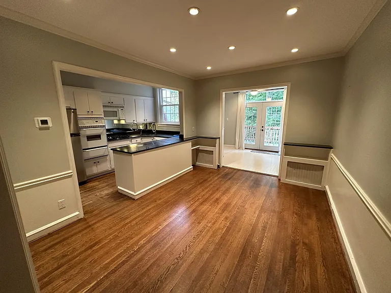 1513 44th St NW — Photo 50