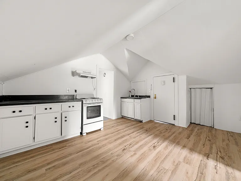 126 Essex St #3 — Photo 4