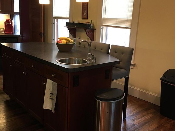 Kitchen island / prep sink