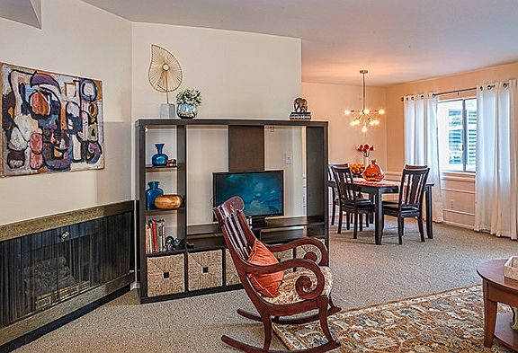 3rd image of 420 S Madison Ave APT 209