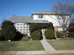 50 Park Blvd, Massapequa, NY 11758