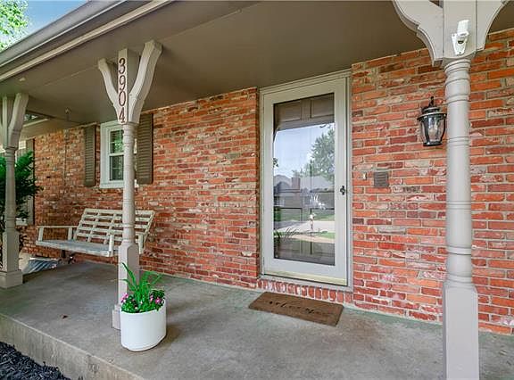 3rd image of 3904 S Christopher Cir