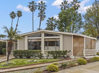 26 Poinsettia Gardens Dr, Ventura, CA 93004