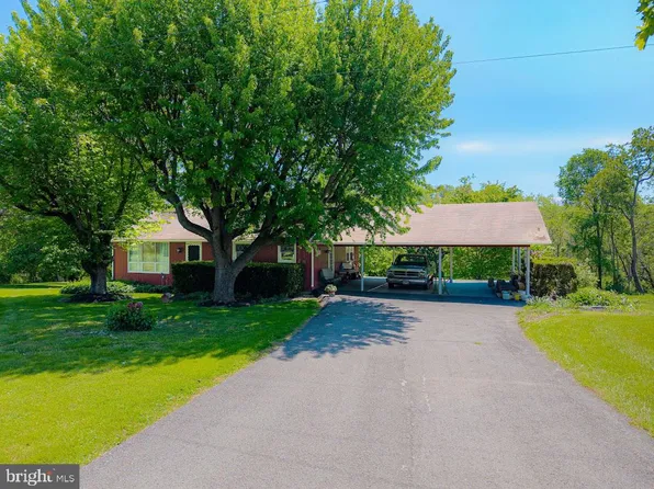 568 Paradise Hill Dr, Everett, PA 15537