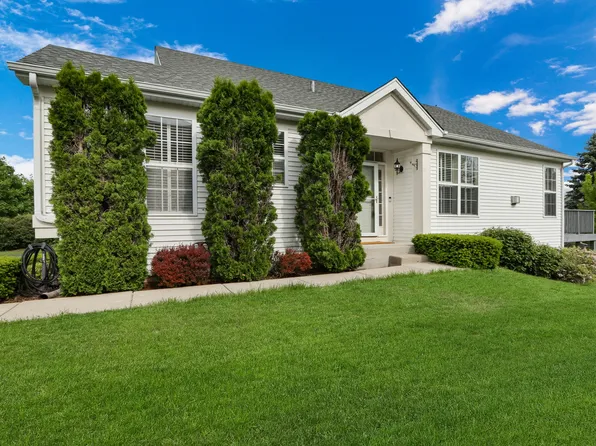 30 W Vandermeer Dr, Antioch, IL 60002