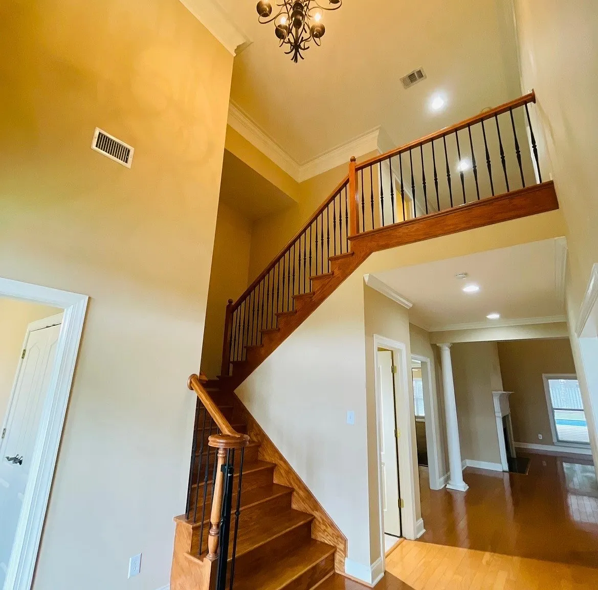 4 bed, 4.5 bath, 4636 sqft, $3,750 — Photo 3