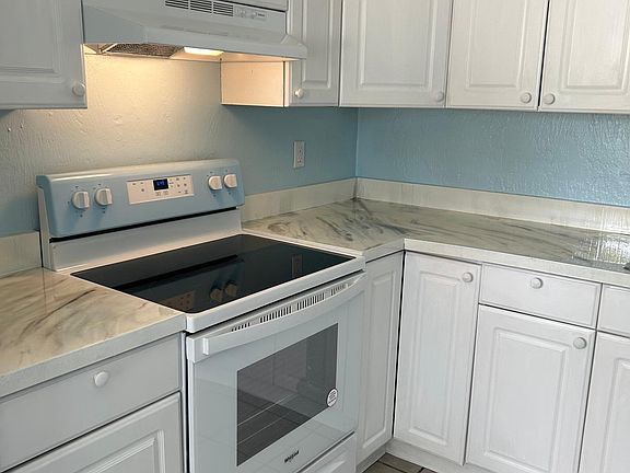 4th image of 424 Daytona St APT 2