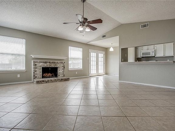 5th image of 1208 Ross Ln