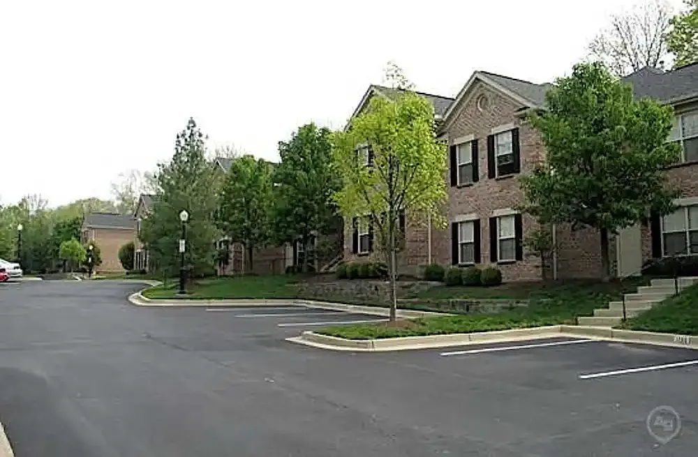 Deerfield Place Apartments — Photo 2