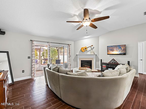 5th image of 637 MARLA CREEK Court