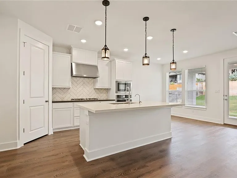 1821 Donetto Dr — Photo 3