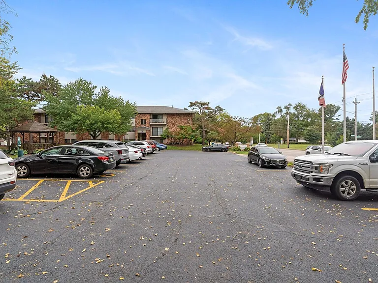 Breckenridge Davenport Apartments — Photo 1