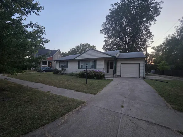 705 N Elm St, Newton, KS 67114