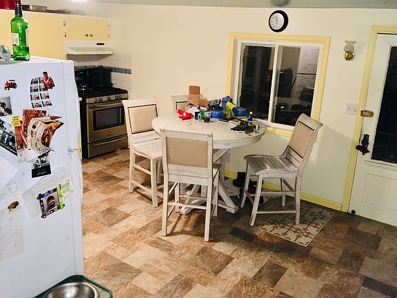 Bright, spacious kitchen