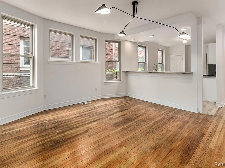 314 Hendrie St — Photo 21