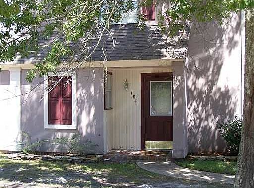 1st image of 105 Golfing Green Dr