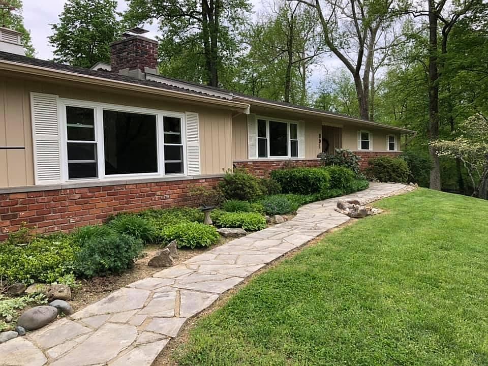 1st image of 891 Grays Ln