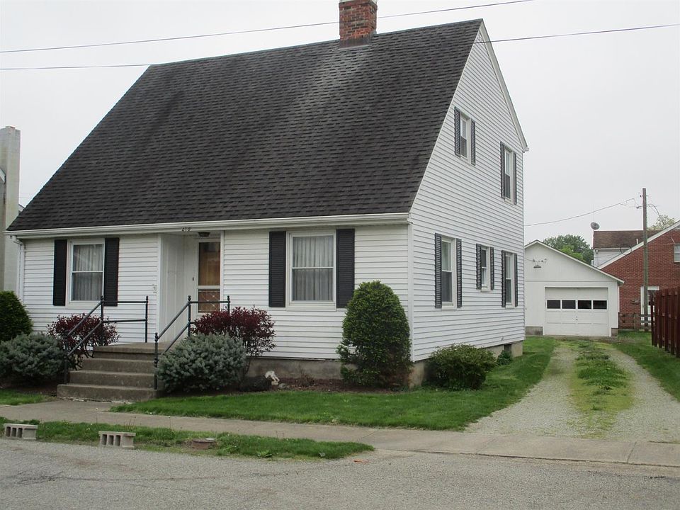 1st image of 210 E 12th St