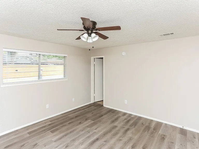603 S Waxahachie St — Photo 7
