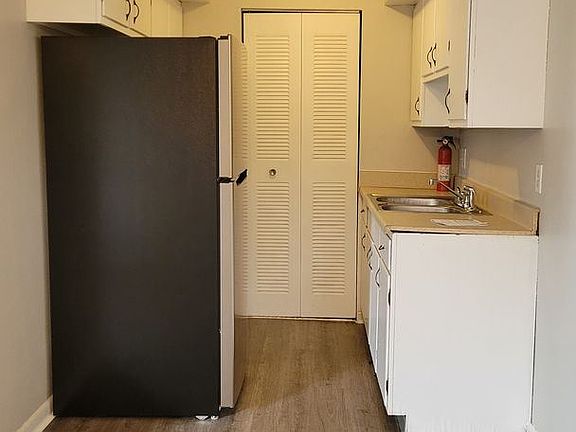3rd image of 2219 Revere Ave #6