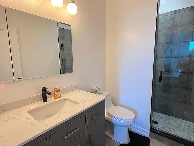 620 E Market St #4 — Photo 5