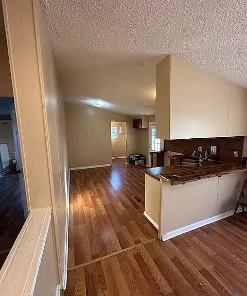206 S Bass St — Photo 15