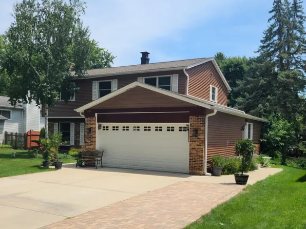 17515 W Winnebago Dr, Grayslake, IL 60030