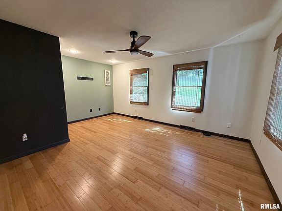 4th image of 324 W Harris St